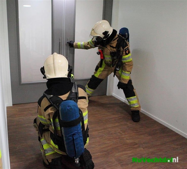 Brandweer Lemelerveld en Luttenberg oefenen in Lemele - Foto: Martin Zwakenberg