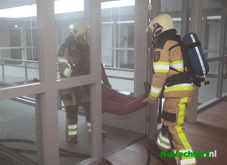Brandweer Lemelerveld en Luttenberg oefenen in Lemele - Foto: Martin Zwakenberg