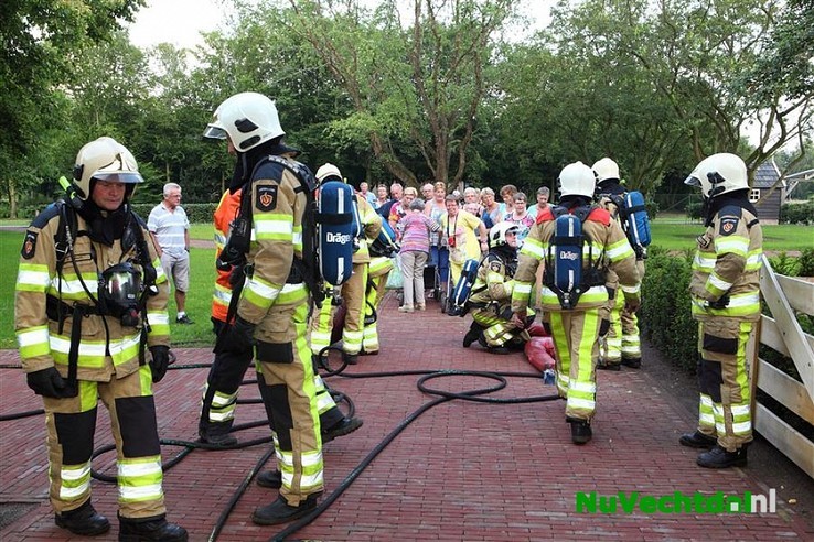 Brandweer Lemelerveld en Luttenberg oefenen in Lemele - Foto: Martin Zwakenberg