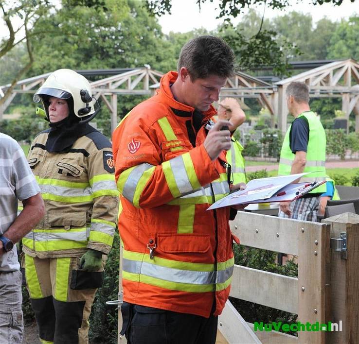 Brandweer Lemelerveld en Luttenberg oefenen in Lemele - Foto: Martin Zwakenberg