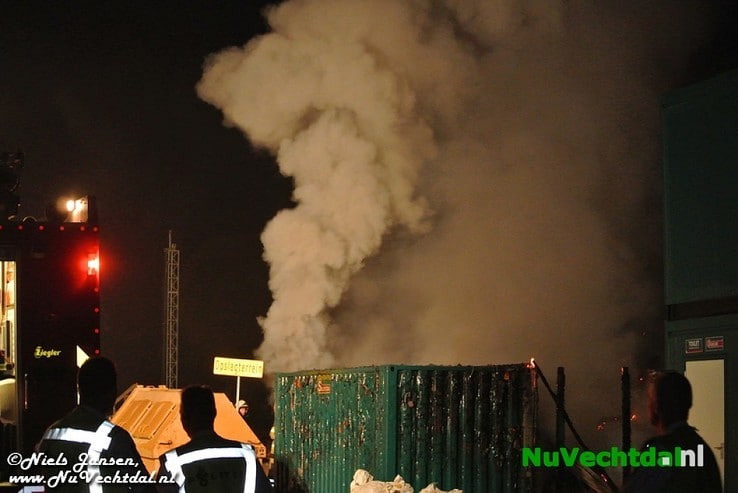 Video: Felle brand op bouwplaats Vitens Dalfsen - Foto: Niels Jansen