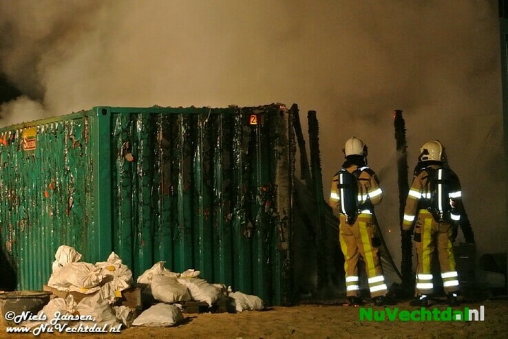 Video: Felle brand op bouwplaats Vitens Dalfsen - Foto: Niels Jansen