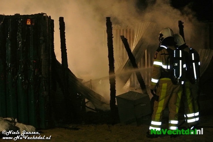 Video: Felle brand op bouwplaats Vitens Dalfsen - Foto: Niels Jansen