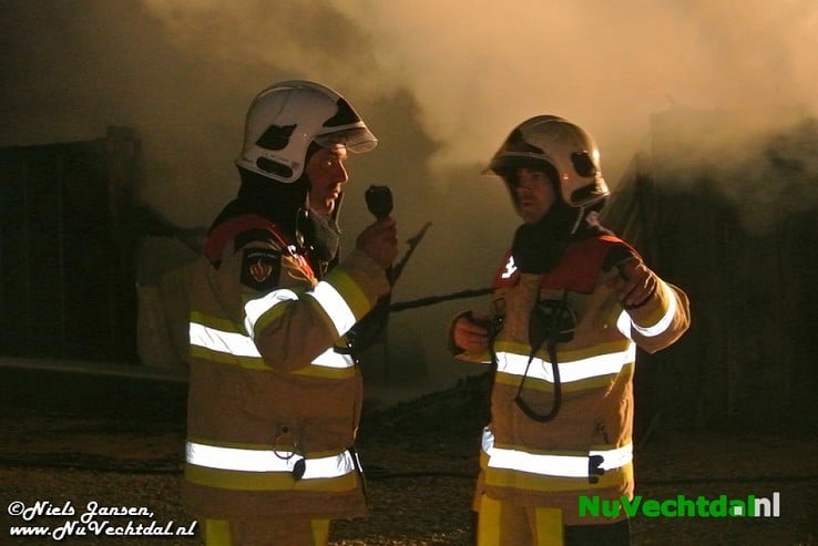 Video: Felle brand op bouwplaats Vitens Dalfsen - Foto: Niels Jansen
