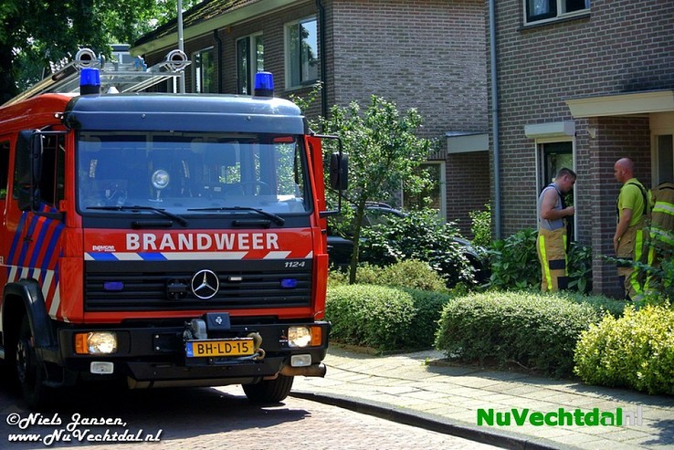Brandweer Dalfsen rukt uit naar verbrande muffins - Foto: Niels Jansen