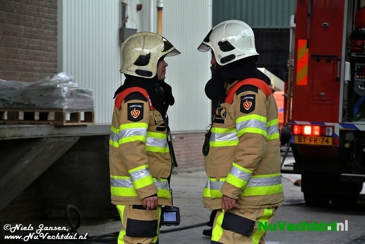 Brand diervoederbedrijf Rondweg Dalfsen - Foto: Niels Jansen