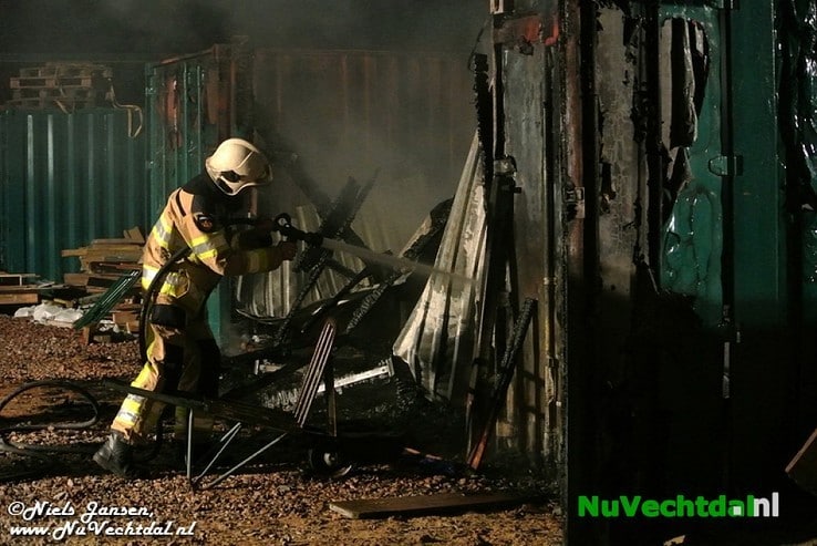 Video: Felle brand op bouwplaats Vitens Dalfsen - Foto: Niels Jansen