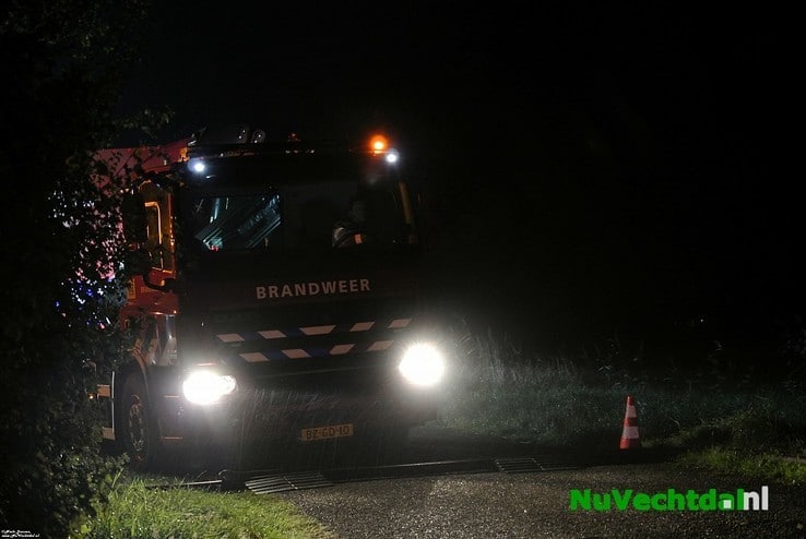 Video: Brand legt schuur aan de Bese in Dalfsen in de as - Foto: Niels Jansen