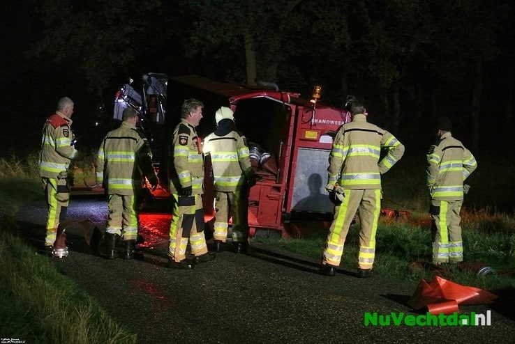 Video: Brand legt schuur aan de Bese in Dalfsen in de as - Foto: Niels Jansen