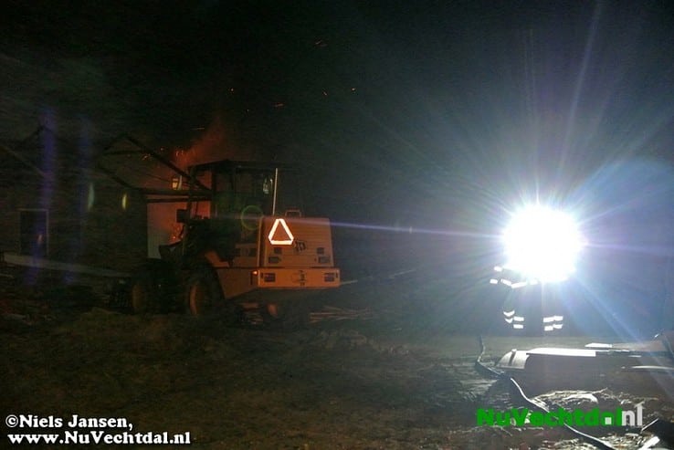 Uitslaande schuurbrand Petterweg Ommen - Foto: Niels Jansen