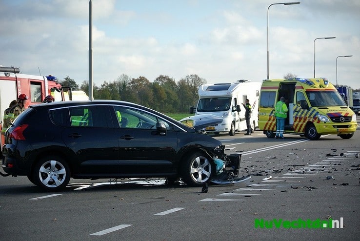 Video: Drie gewonden bij crash Hessenweg Oudleusen - Foto: Niels Jansen