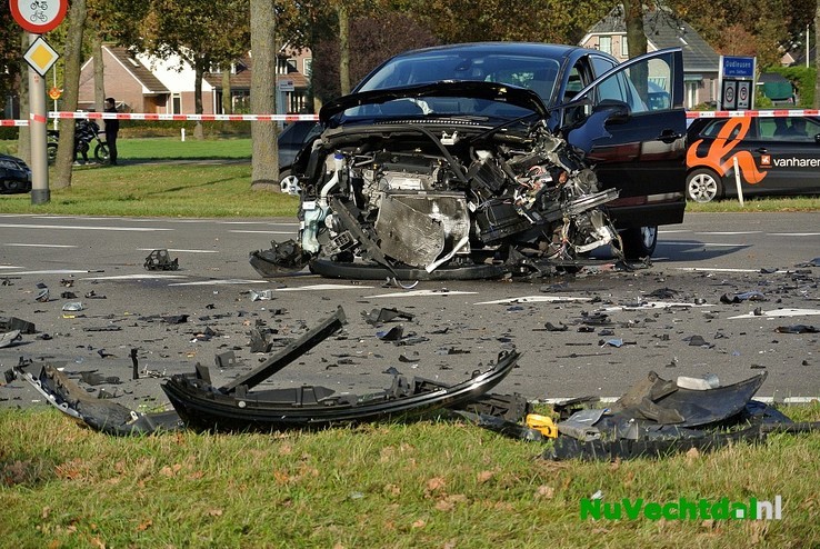 Video: Drie gewonden bij crash Hessenweg Oudleusen - Foto: Niels Jansen