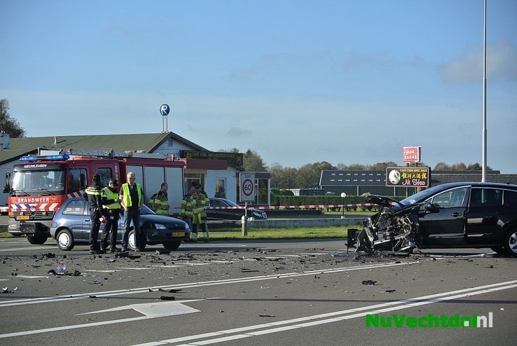Video: Drie gewonden bij crash Hessenweg Oudleusen - Foto: Niels Jansen