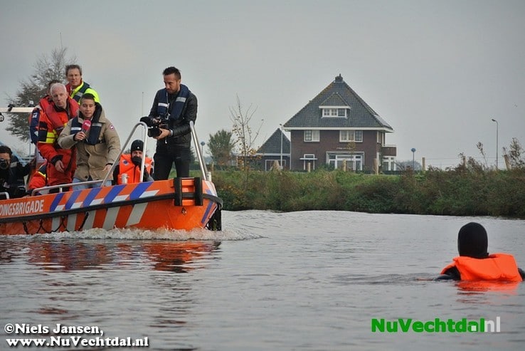 Beelden: Grote rampenoefening op de Vecht bij Dalfsen - Foto: Niels Jansen