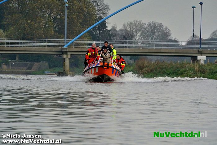 Beelden: Grote rampenoefening op de Vecht bij Dalfsen - Foto: Niels Jansen