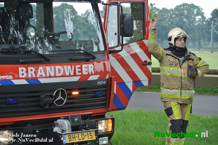 Grote tak afgeknapt boven fietspad Rechterensedijk Dalfsen - Foto: Niels Jansen