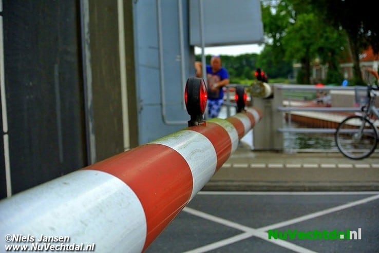 Storing brug Dalfsen, verkeer ruim een uur vast - Foto: Niels Jansen