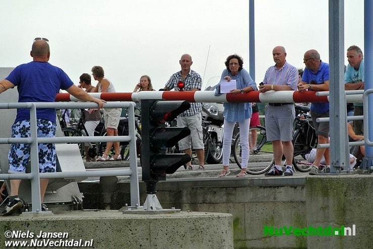 Storing brug Dalfsen, verkeer ruim een uur vast - Foto: Niels Jansen
