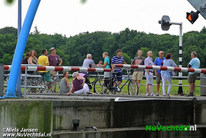 Storing brug Dalfsen, verkeer ruim een uur vast - Foto: Niels Jansen