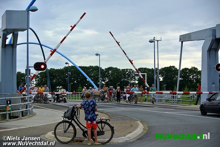 Storing brug Dalfsen, verkeer ruim een uur vast - Foto: Niels Jansen
