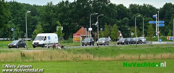 Storing brug Dalfsen, verkeer ruim een uur vast - Foto: Niels Jansen