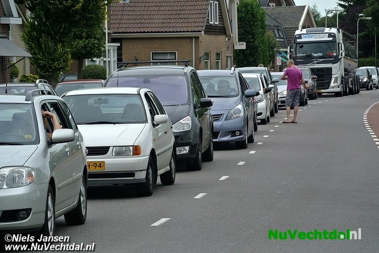 Storing brug Dalfsen, verkeer ruim een uur vast - Foto: Niels Jansen