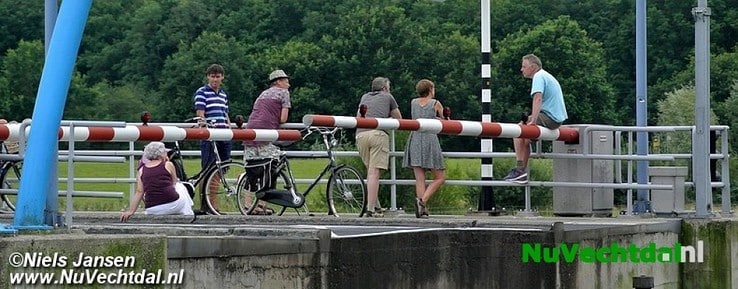 Storing brug Dalfsen, verkeer ruim een uur vast - Foto: Niels Jansen