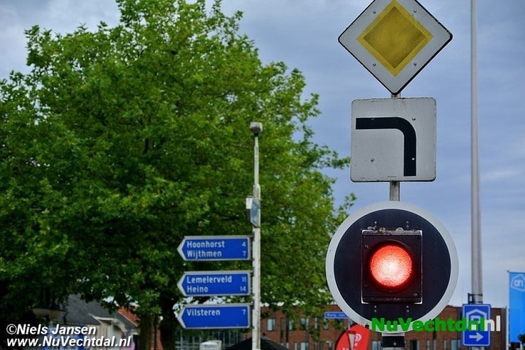 Storing brug Dalfsen, verkeer ruim een uur vast - Foto: Niels Jansen